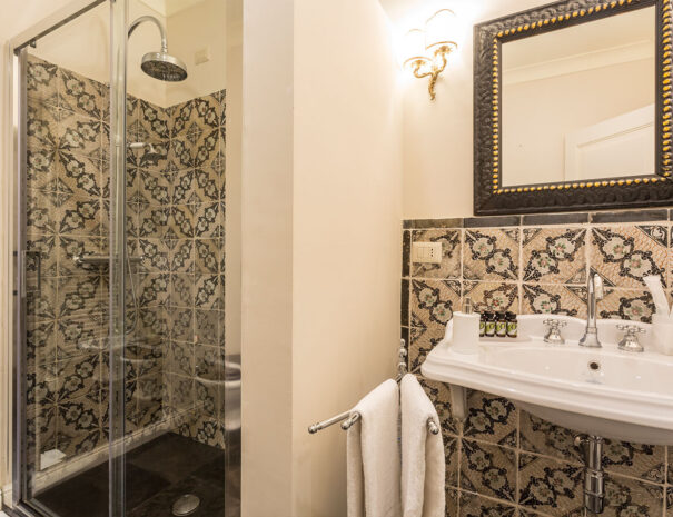 San Carlo Suites Noto - Deluxe Room Campanile - Detail Bathroom